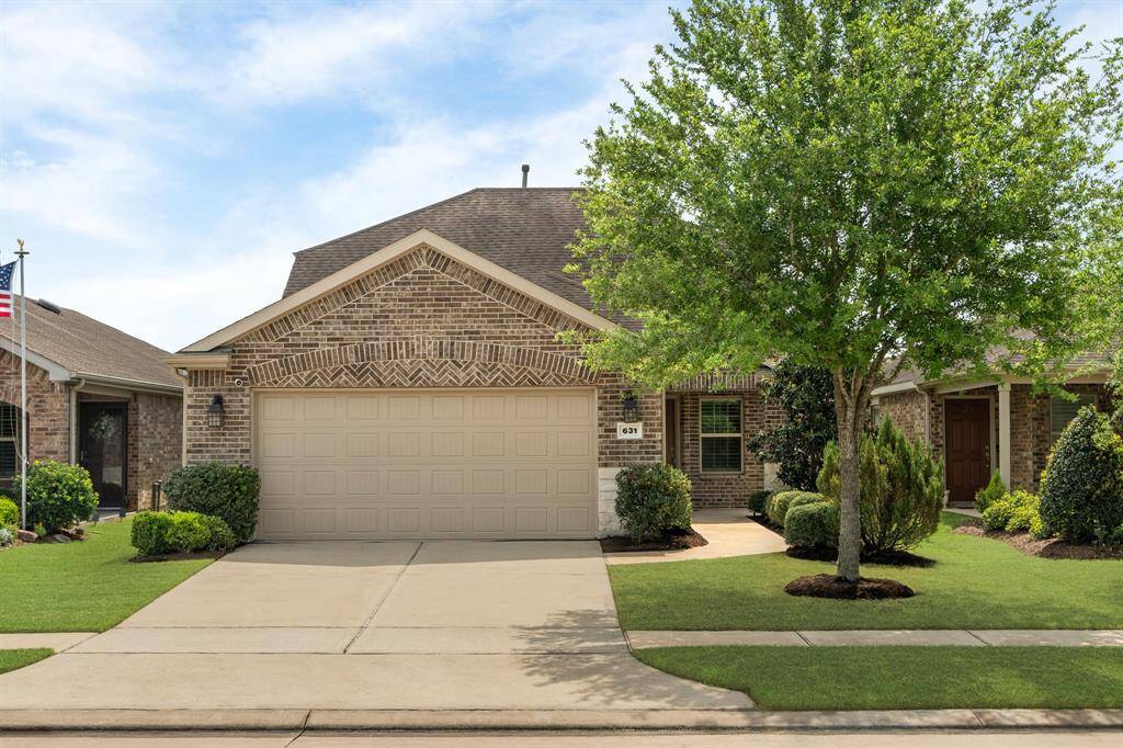 Charming Steel Creek with Loft – 3BR/3BA, nestled beneath a beautiful oak tree, offering comfort, space, and timeless curb appeal.