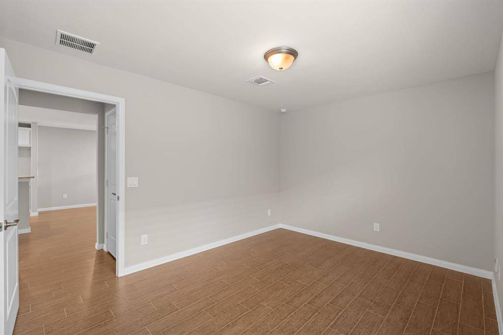 Guest bedroom