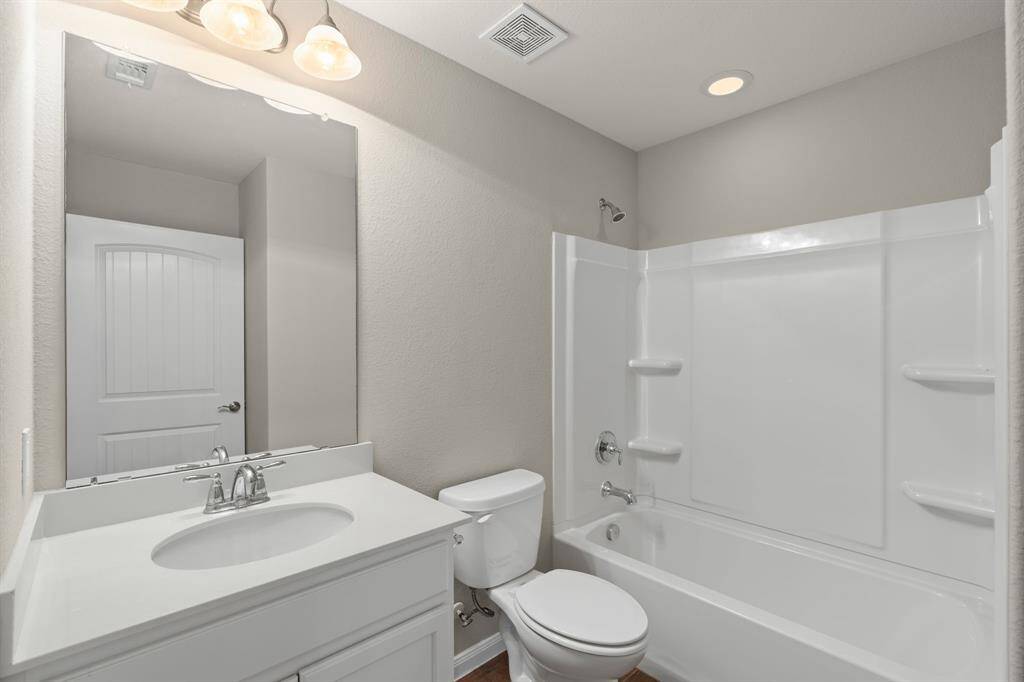Guest bathroom.