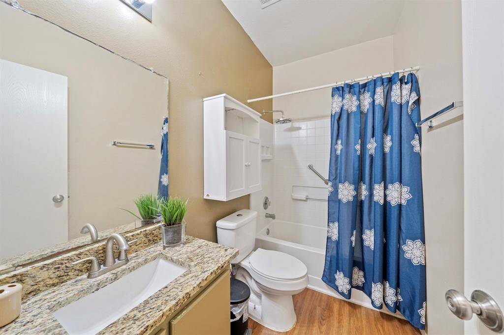 2ndary bathroom