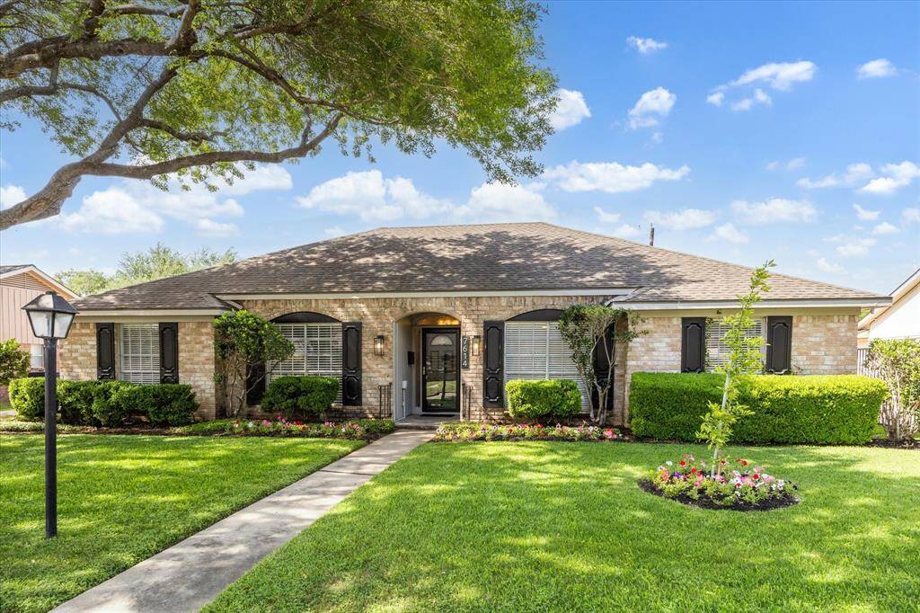 Welcome to 7614 Braesview Ln. If you've been looking to live within 15–20 minutes of the Texas Medical Center, Downtown Houston, the Galleria, or the Energy Corridor, yet still enjoy the space and breathing room of a large lot, this beautifully renovated home on a quiet street could be the perfect fit. With 4 bedrooms / 2.5 baths and a generous 9,600 SF lot, it offers an incredible value under $400K.