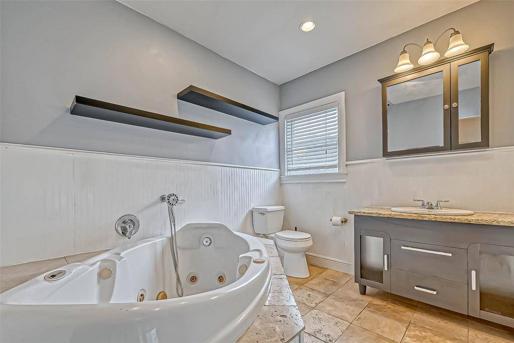 Hand held water wand installed.  Primary bathroom