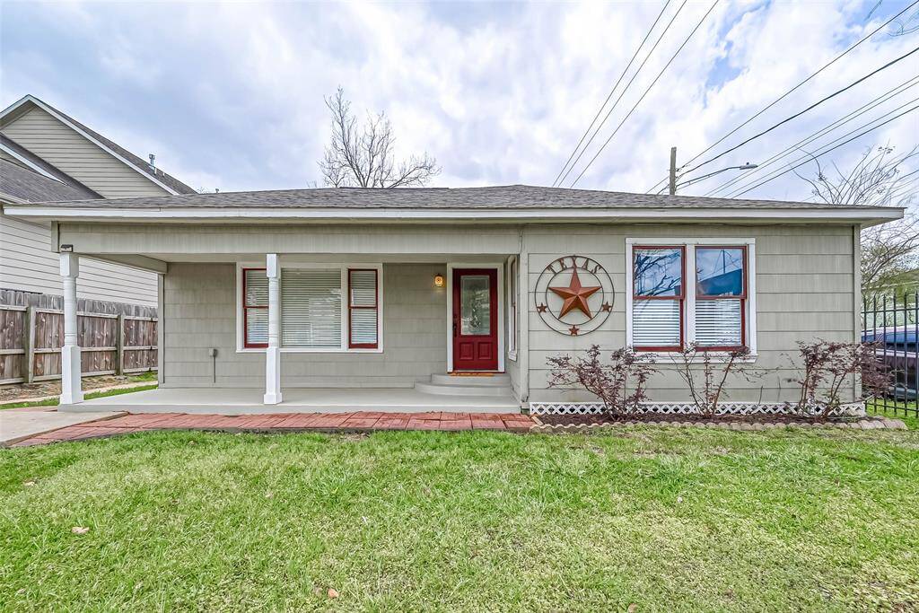 Nice front yard. Please take a drive by to see the beautiful crepe myrtle trees in bloom. Location is perfect for easy access to the 610 North Loop