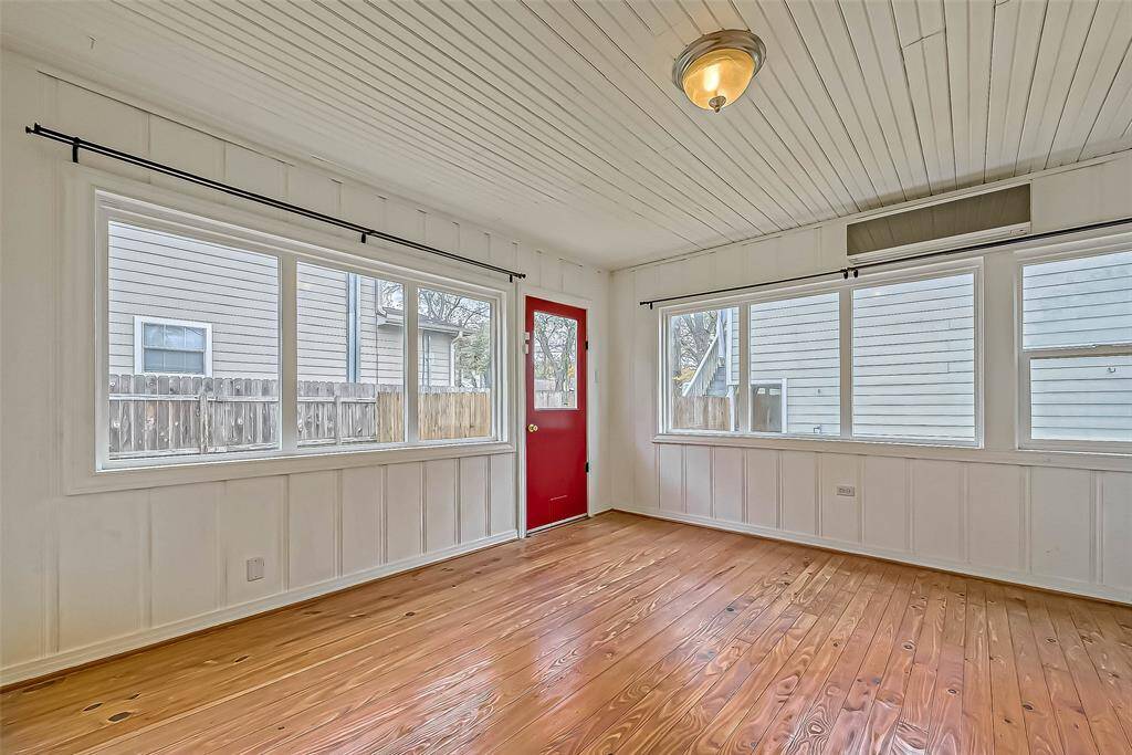 This sunroom gives you lots of extra light and is very spacious.  An extra AC split is installed.