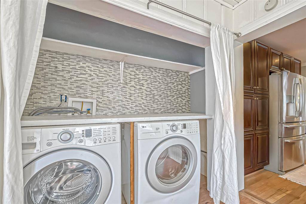 Washer and dryer stay