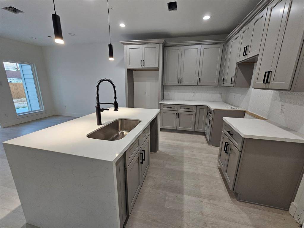 Undermount sink, plenty of storage in kitchen.