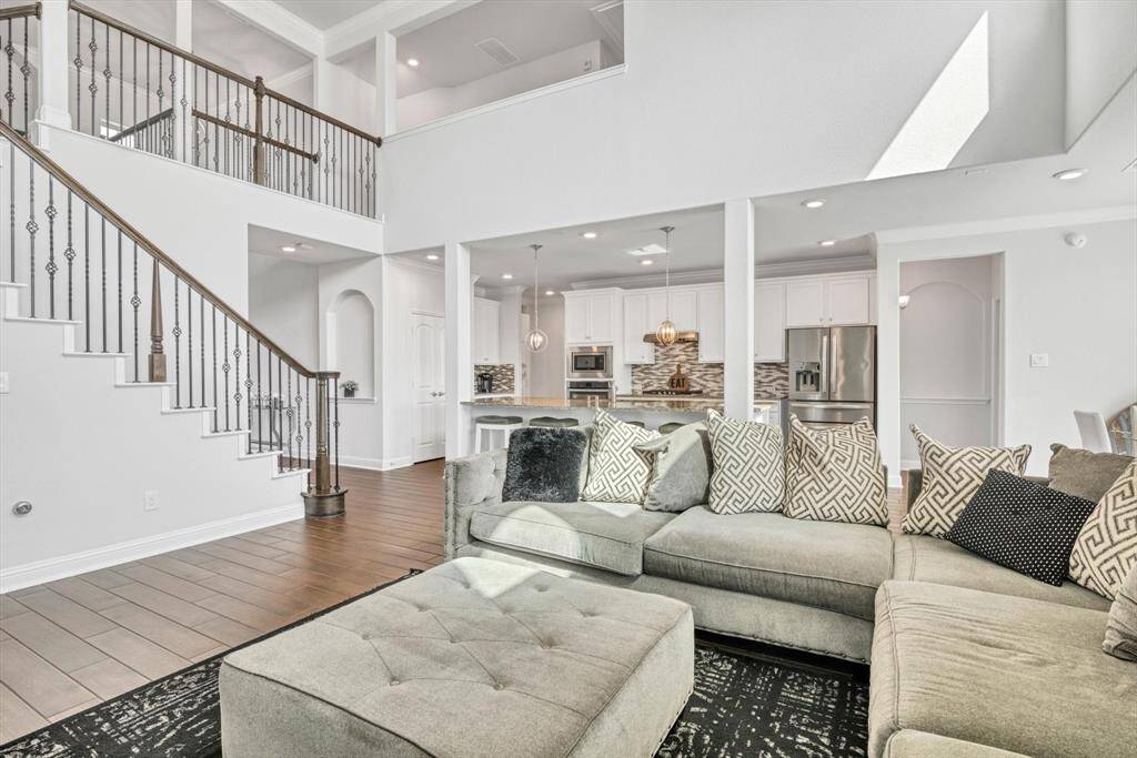 Open plan, Den to kitchen & dining room.