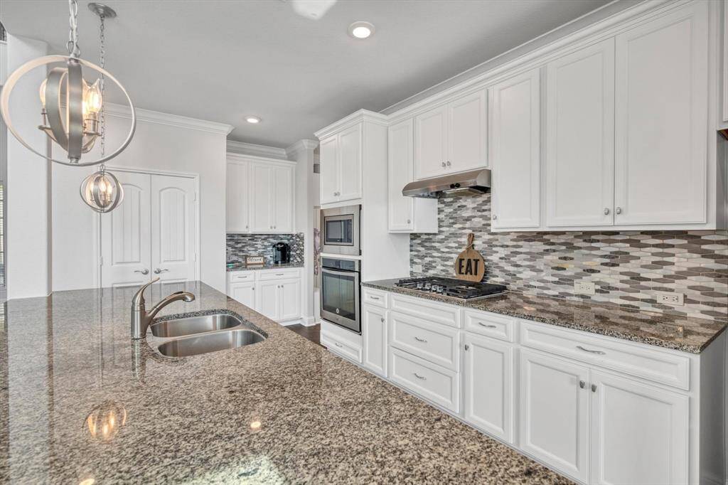 Large center island with pend lighting.