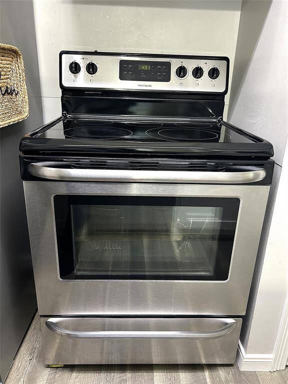 Kitchen-Electric Range