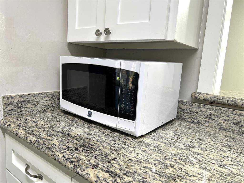 Kitchen-Micro Oven