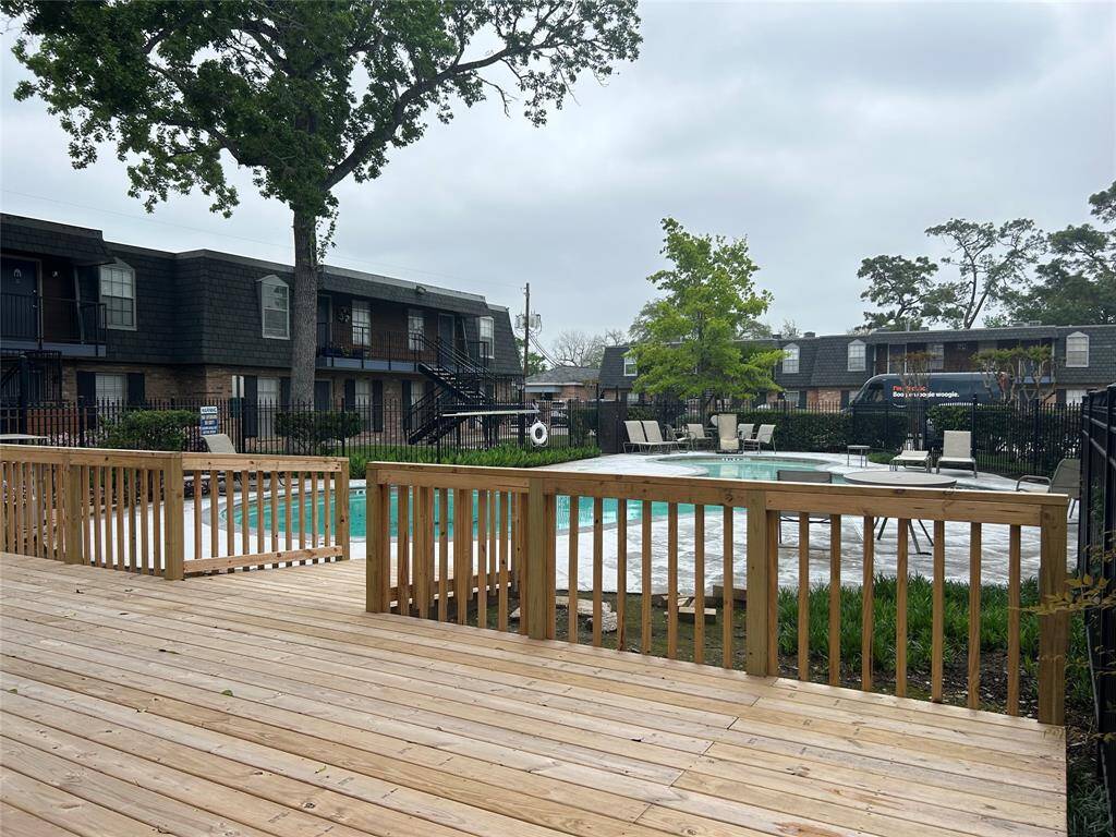 Shared Courtyard Pool Front View 3
