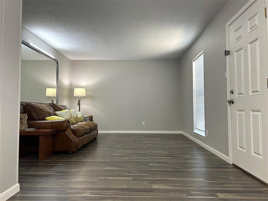 Living Room View1-Approx 250 SF