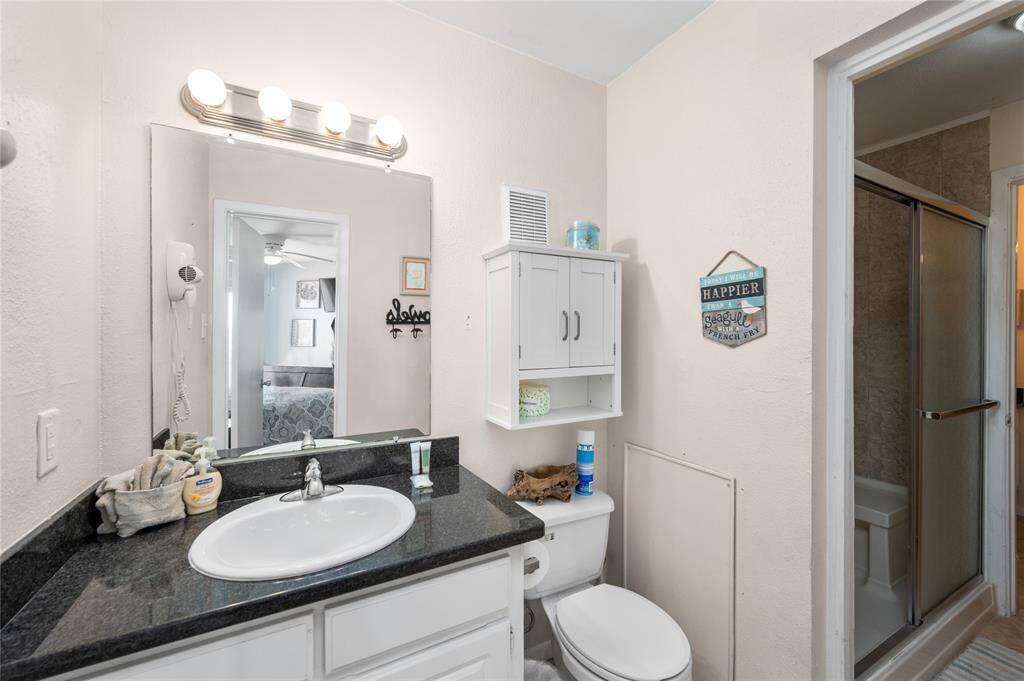 Hollywood bath attached to the primary.