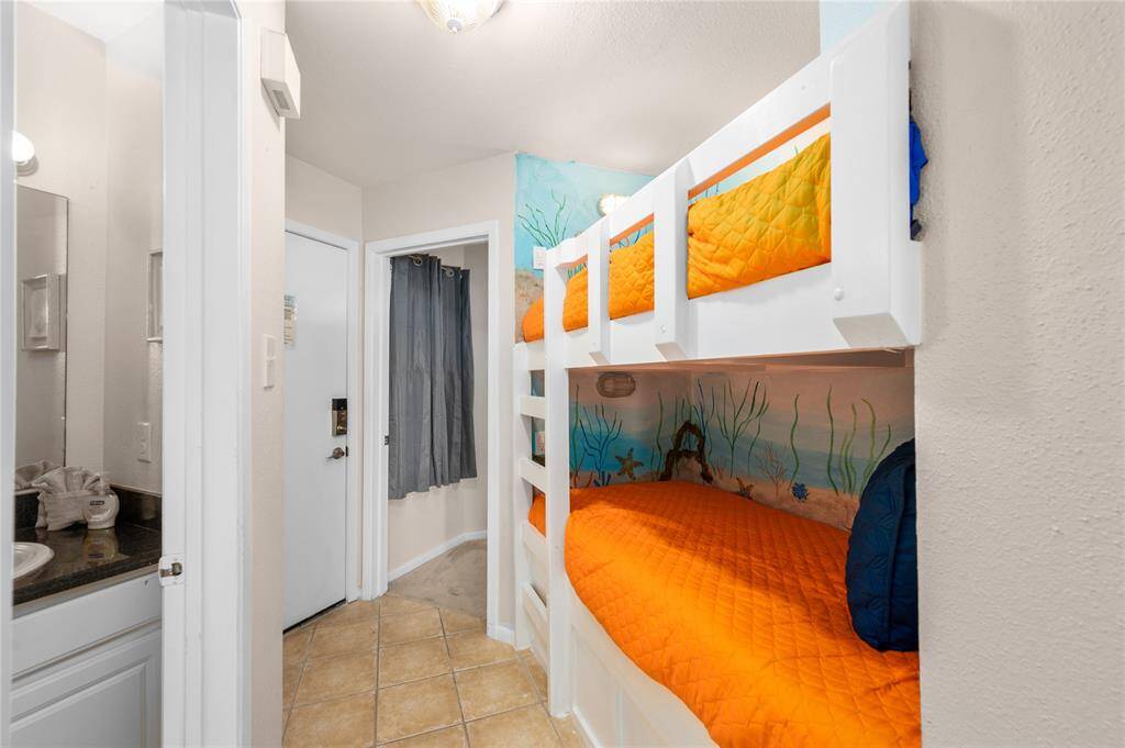 Under the Sea painting makes for a fun sleeping bunk!