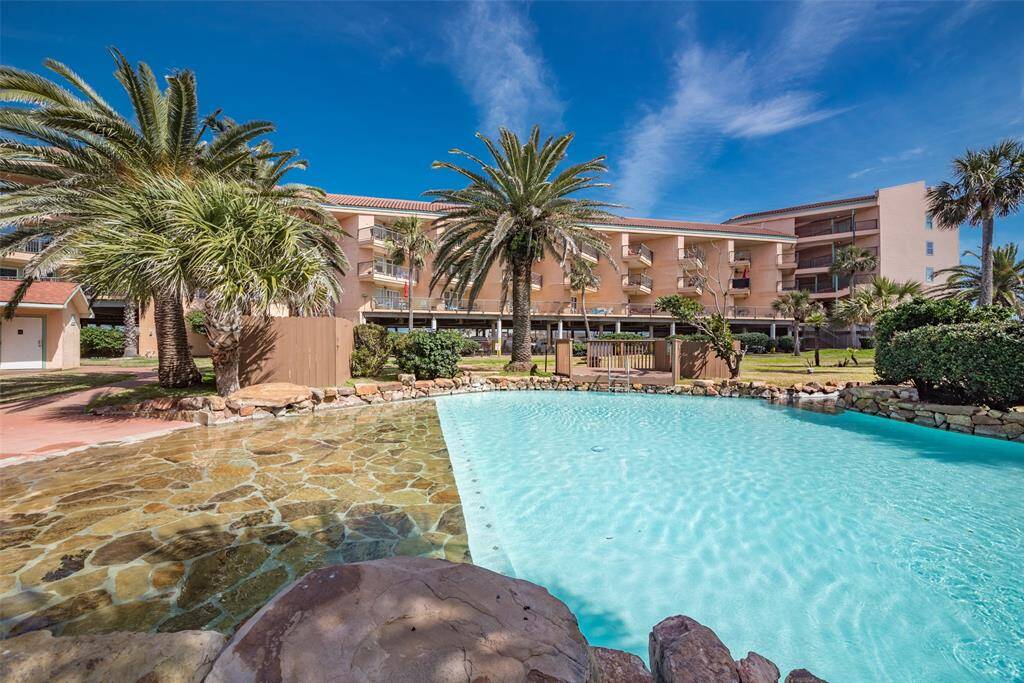 Beach entry pool.