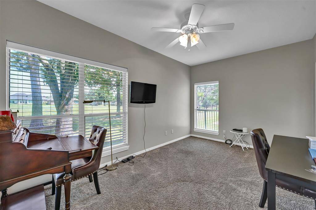 Beautiful Office/Bonus room with amazing views!