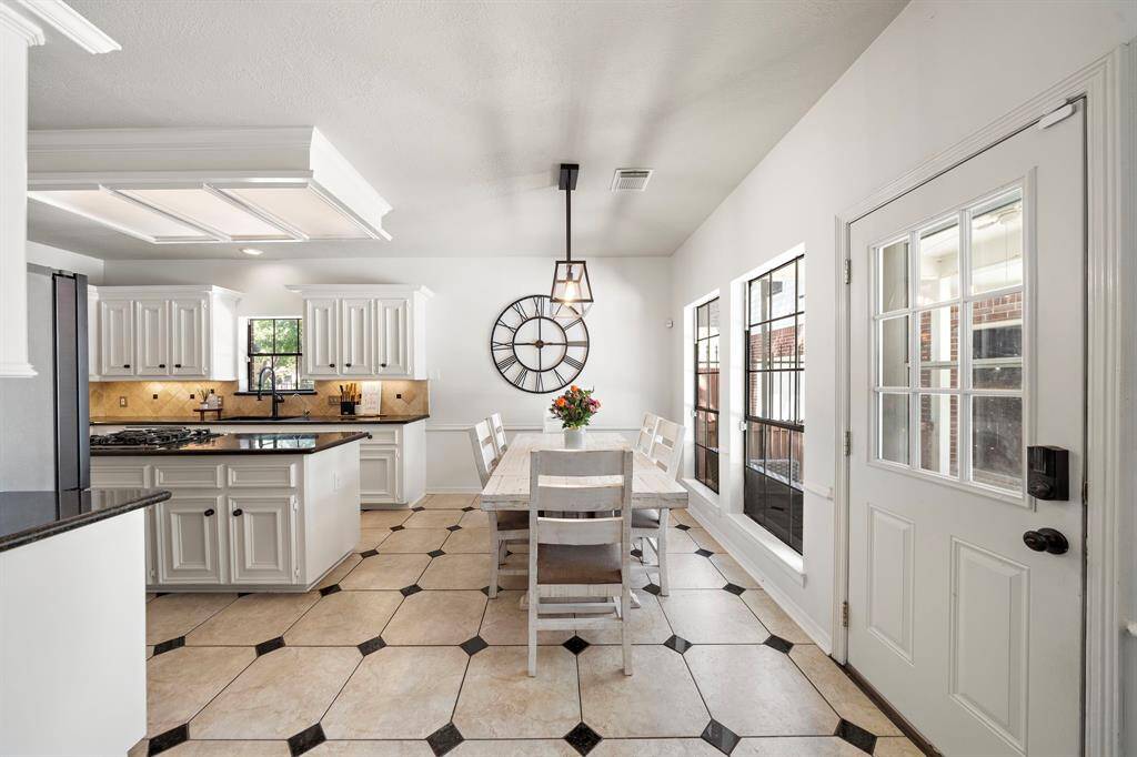 Breakfast Room
