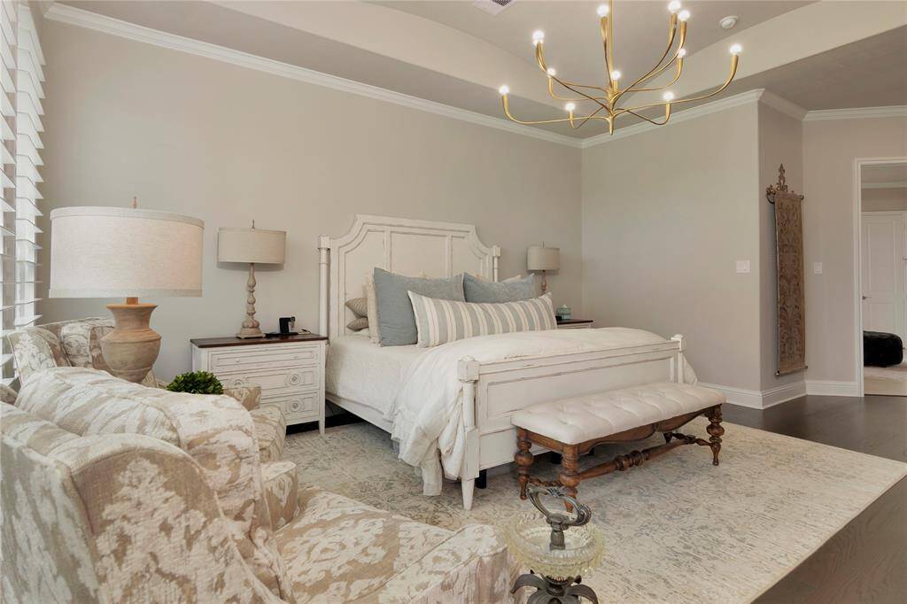 Large room for extra seating.