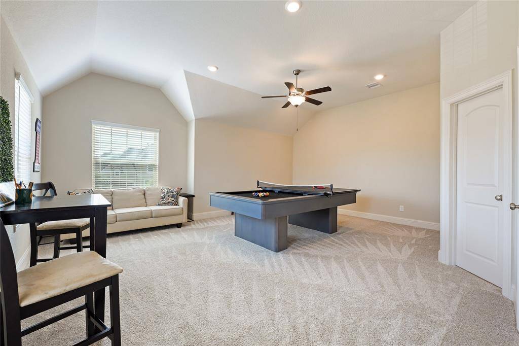 Upstairs bedroom that make a great game room