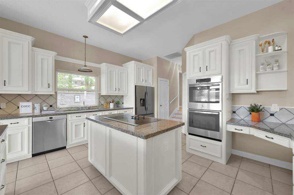 A large working island perfect for entertaining