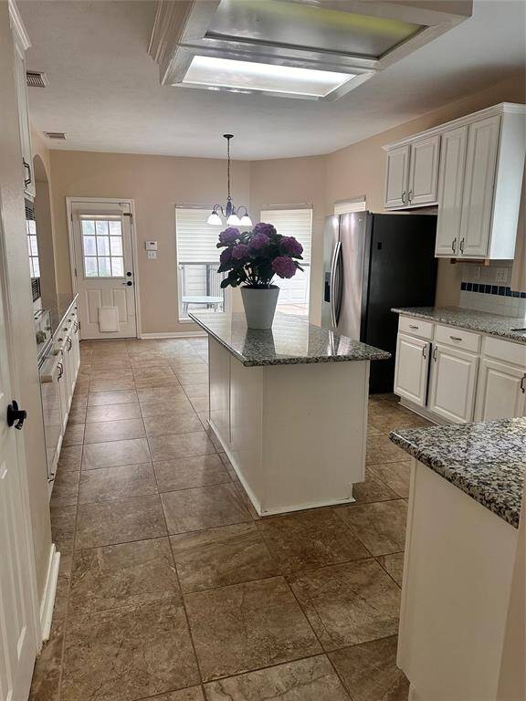 Big Kitchen with Island