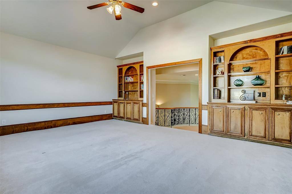 TV/Library room on the 2nd floor