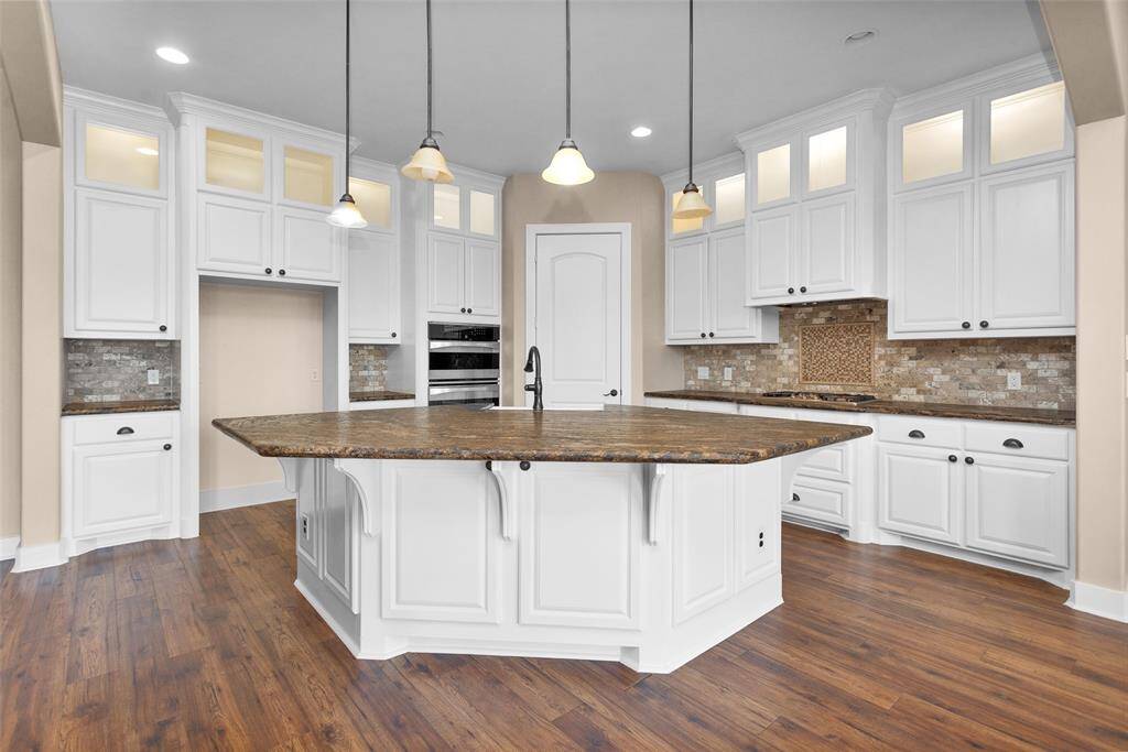 Large granite island with inset farm sink