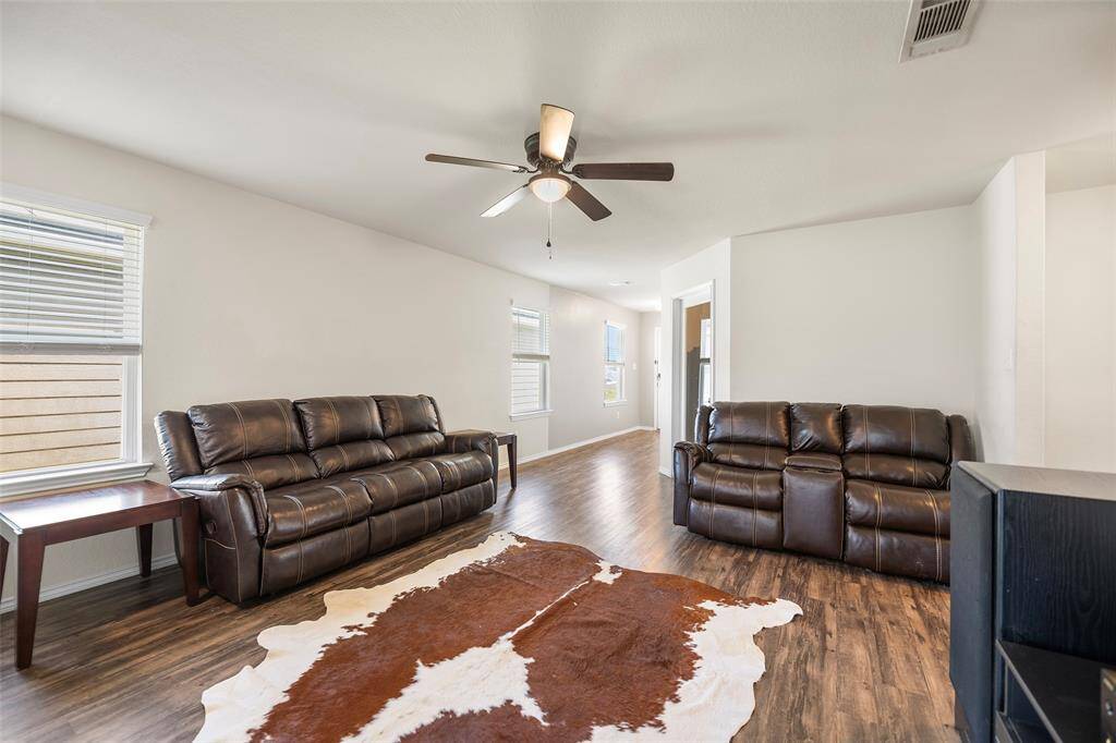 Spacious living room