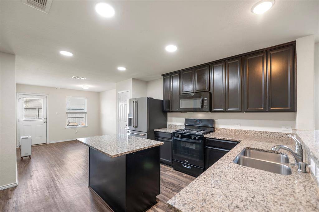 Convenient granite island for convenience when cooking