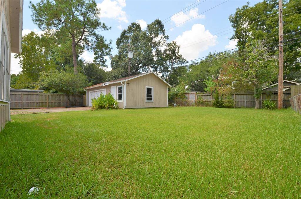 Plenty backyard space for family entertaining and outdoor activities.