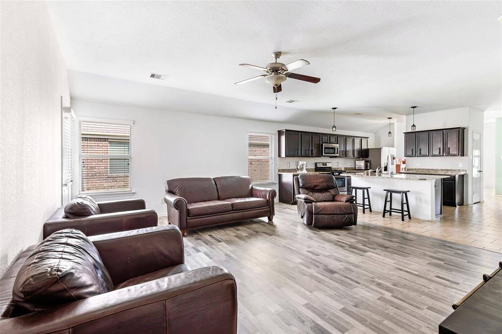 Great view of the living room, showing the kitchen.