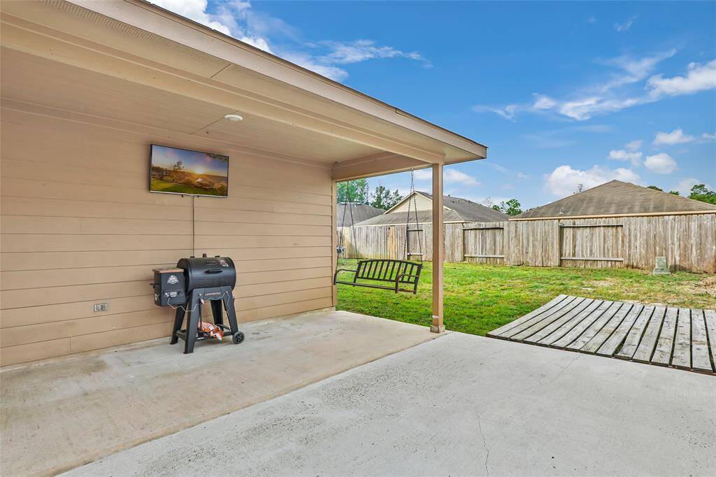 The over-sized backyard patio is ready for entertaining!