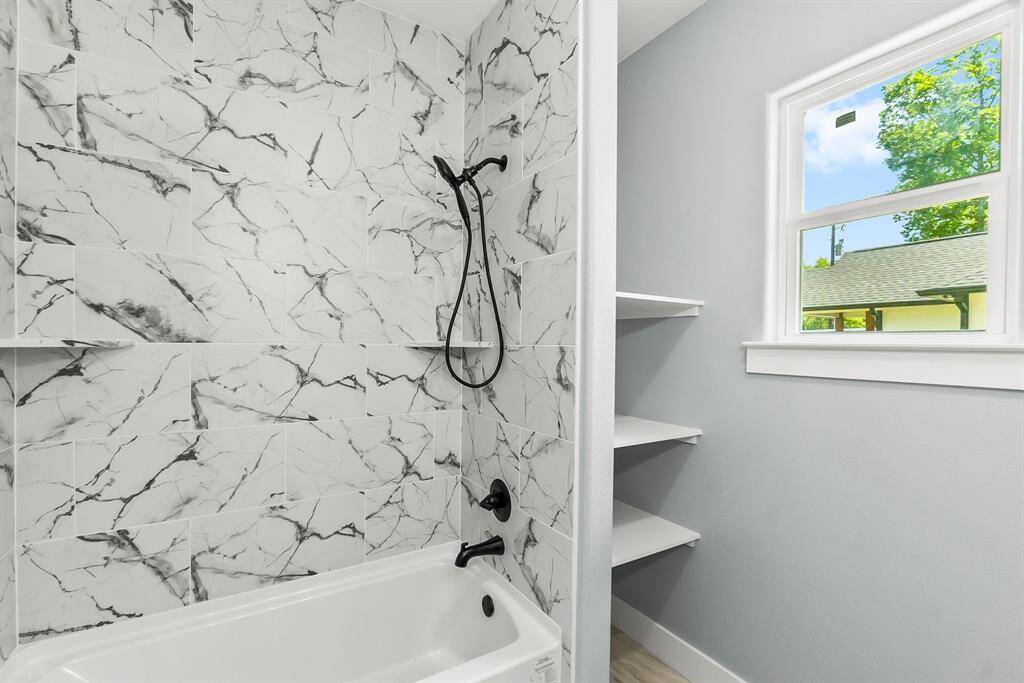 Spacious laundry room.