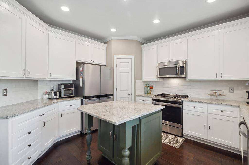 Walk in pantry and that refrigerator stays for you too!