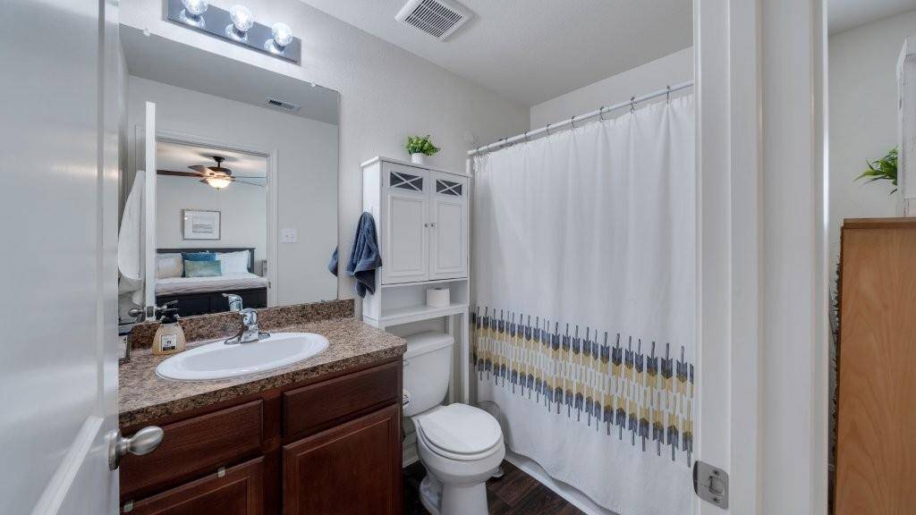 Priamry bathroom!