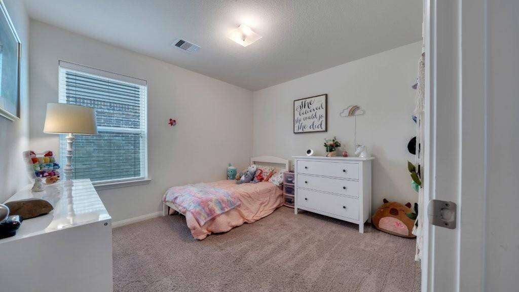 Cute 2nd bedroom!