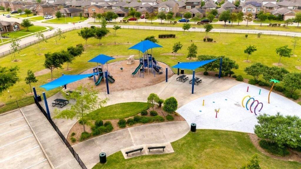 Large park and splash pad!