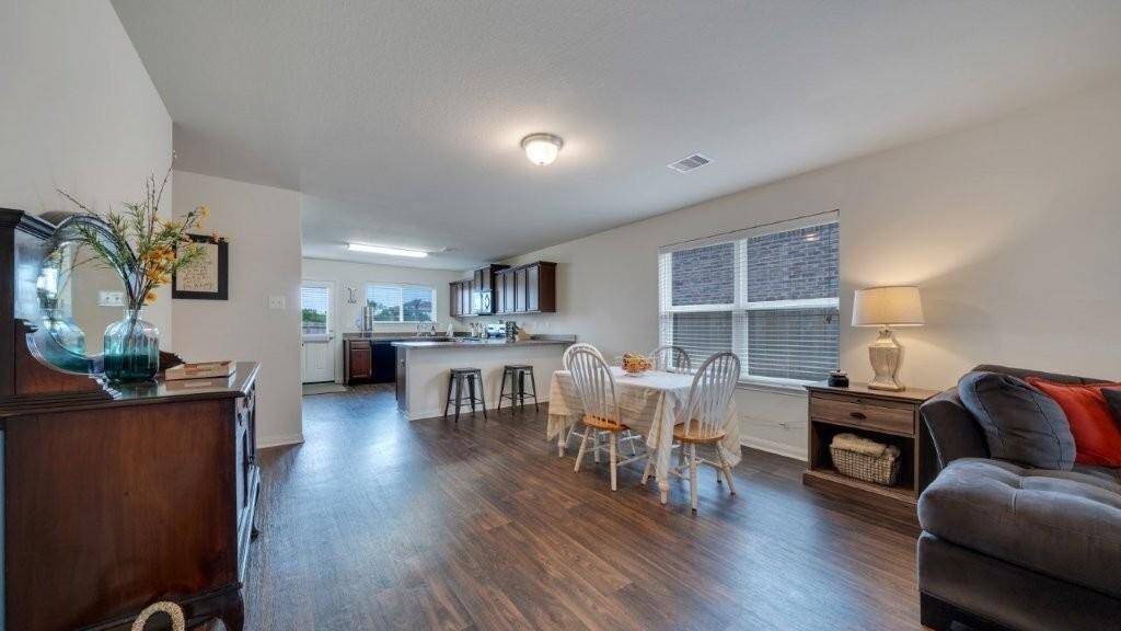 Living space for everyone to hang out!