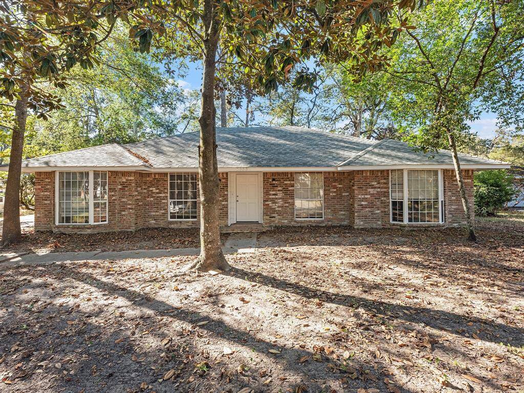 Welcome to 2655 S Woodloch St!