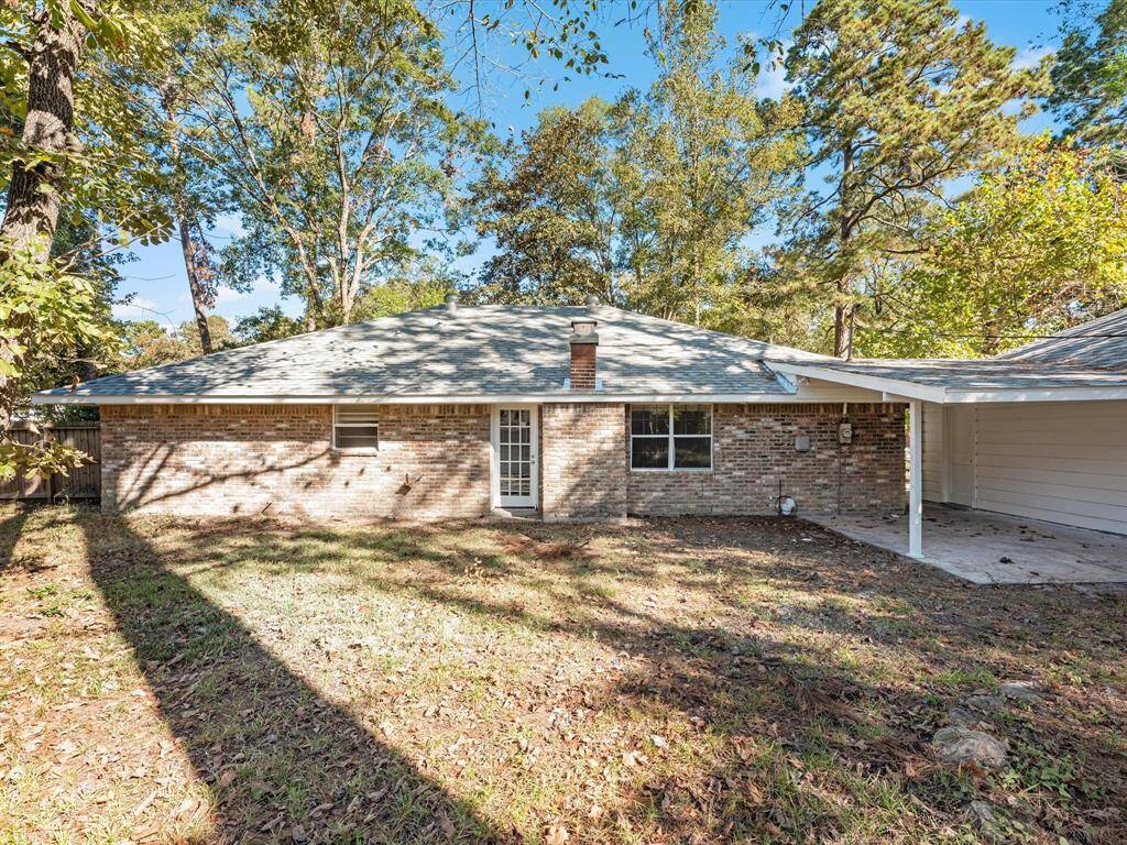 A covered back patio area is conveniently located off the garage.