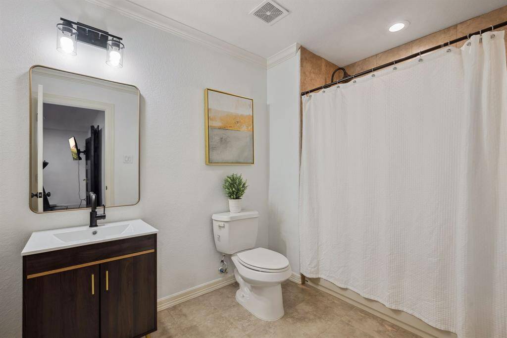 Upstairs bathroom #4