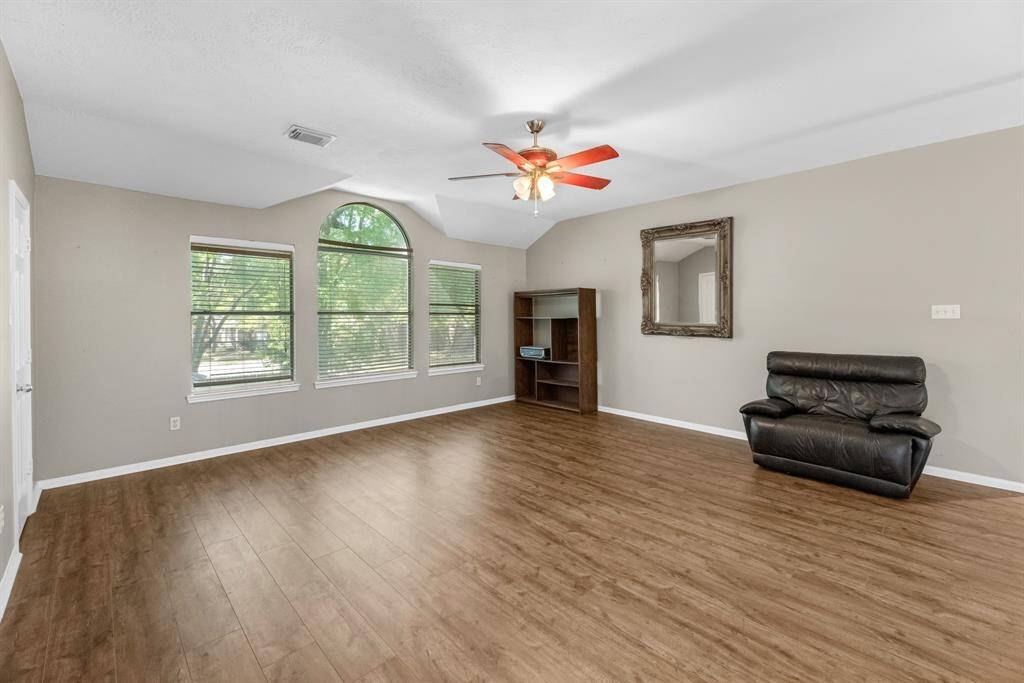 This spacious, light-filled room offers a perfect retreat with its elegant wood flooring and serene views. Ideal for relaxation and entertaining.