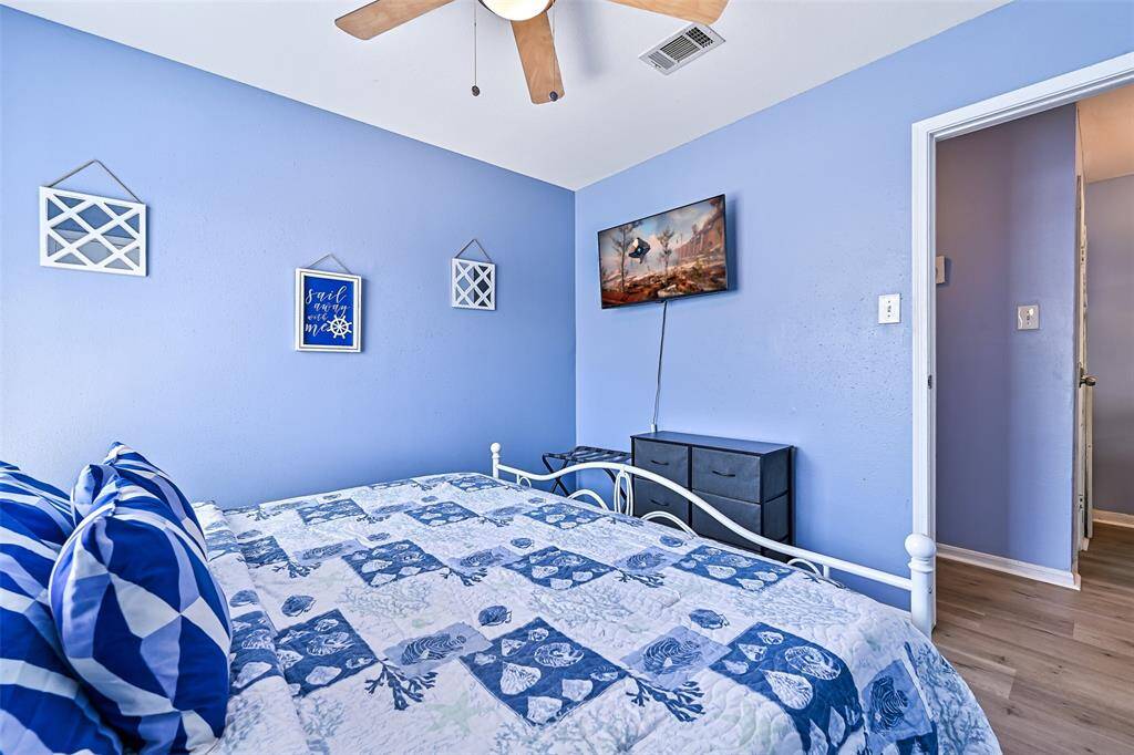 Coastal themed with a king size bed and TV.