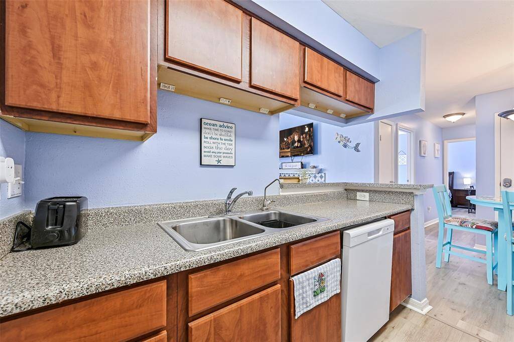 So much cabinet space.