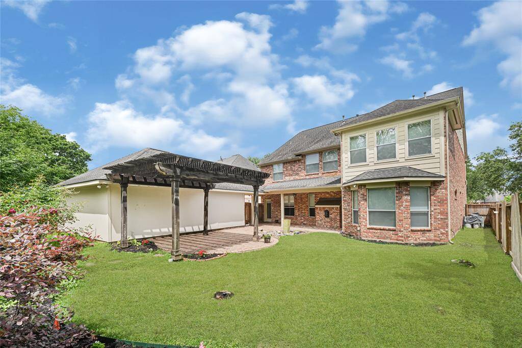 Huge Backyard, covered patio