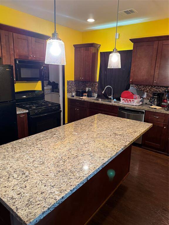 Kitchen with island