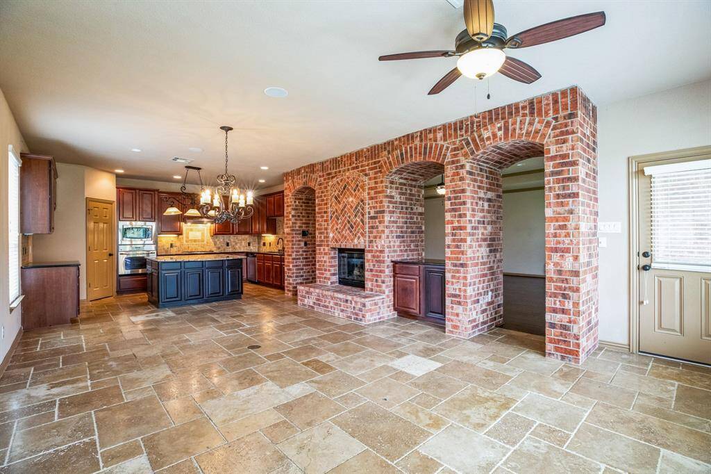 Kitchen sitting area that opens to breakfast room, double sided fireplace