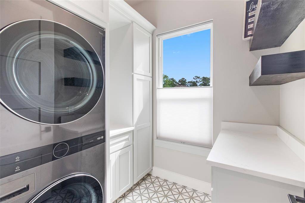 Washer dryer included