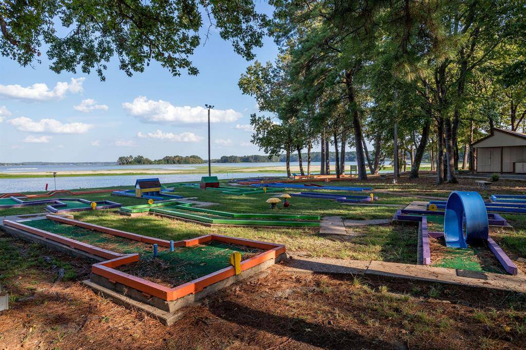 Mini golf course