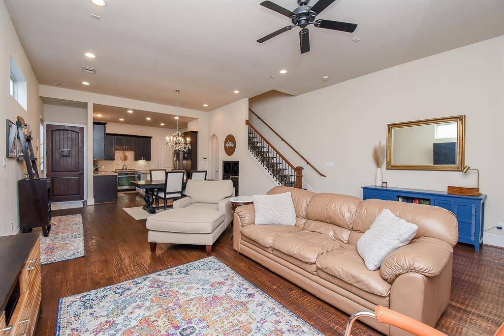 Imagine this terrific space at holiday time, with family and guests gathered!